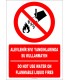 EF1323 - Türkçe İngilizce Alevlenir Sıvı Madde Yangınlarında Su Kullanmayın, Do Not Use Water On Metal Fires